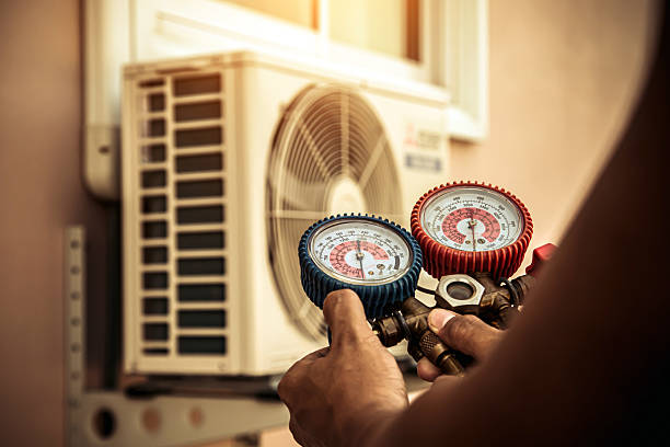 Professional Hvac Installation technician working in Easton, CA
